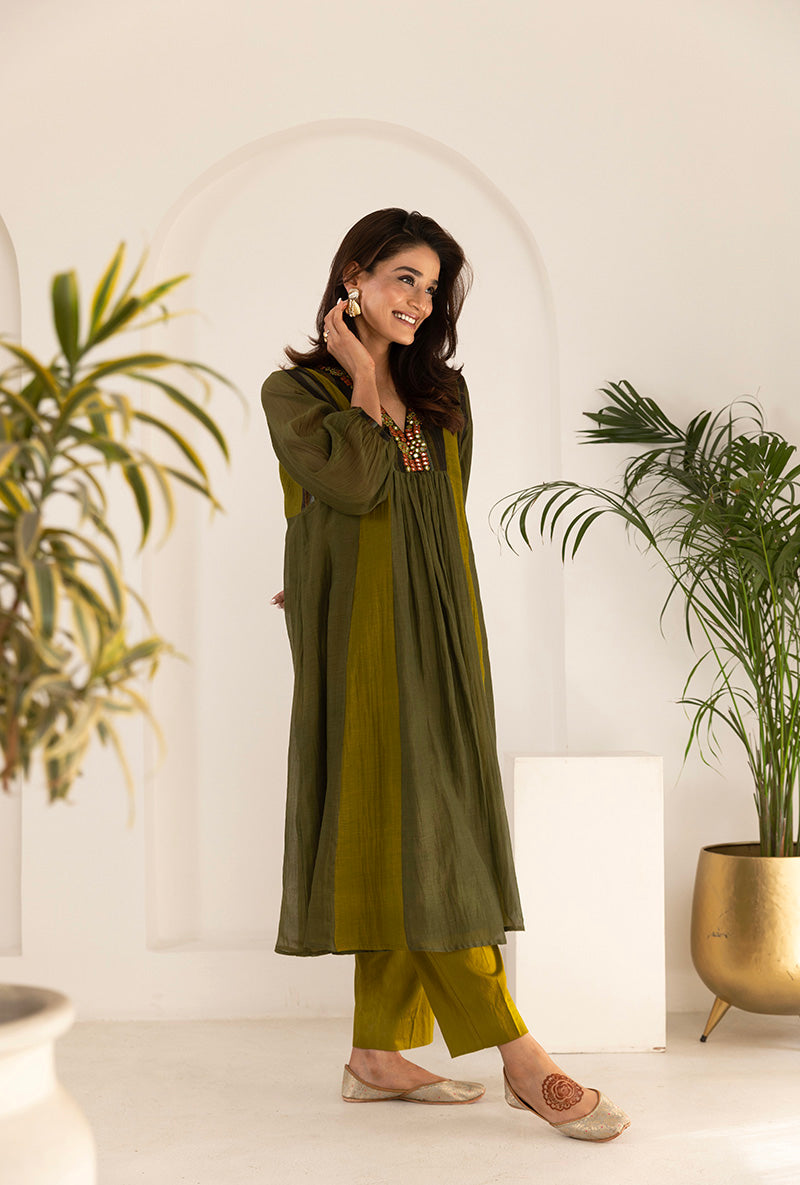 Green V Neck Mirror Ruhi Kurta Set