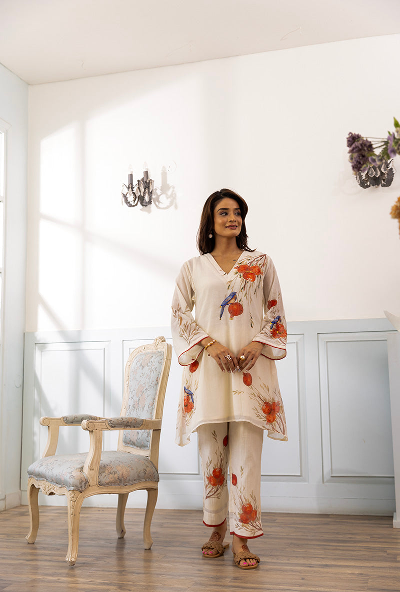 Ivory Anaar Embellished Dahlia Kurat Set