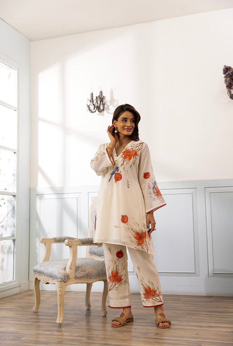 Ivory Anaar Embellished Dahlia Kurat Set