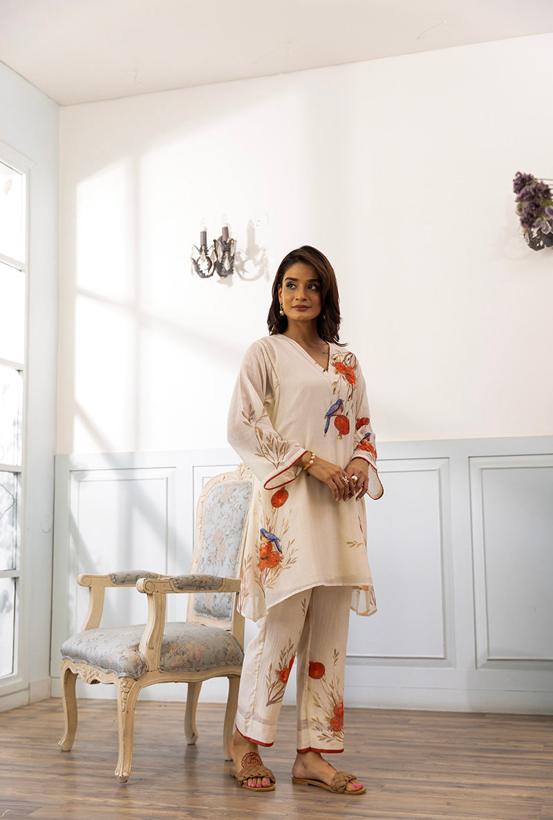 Ivory Anaar Embellished Dahlia Kurat Set