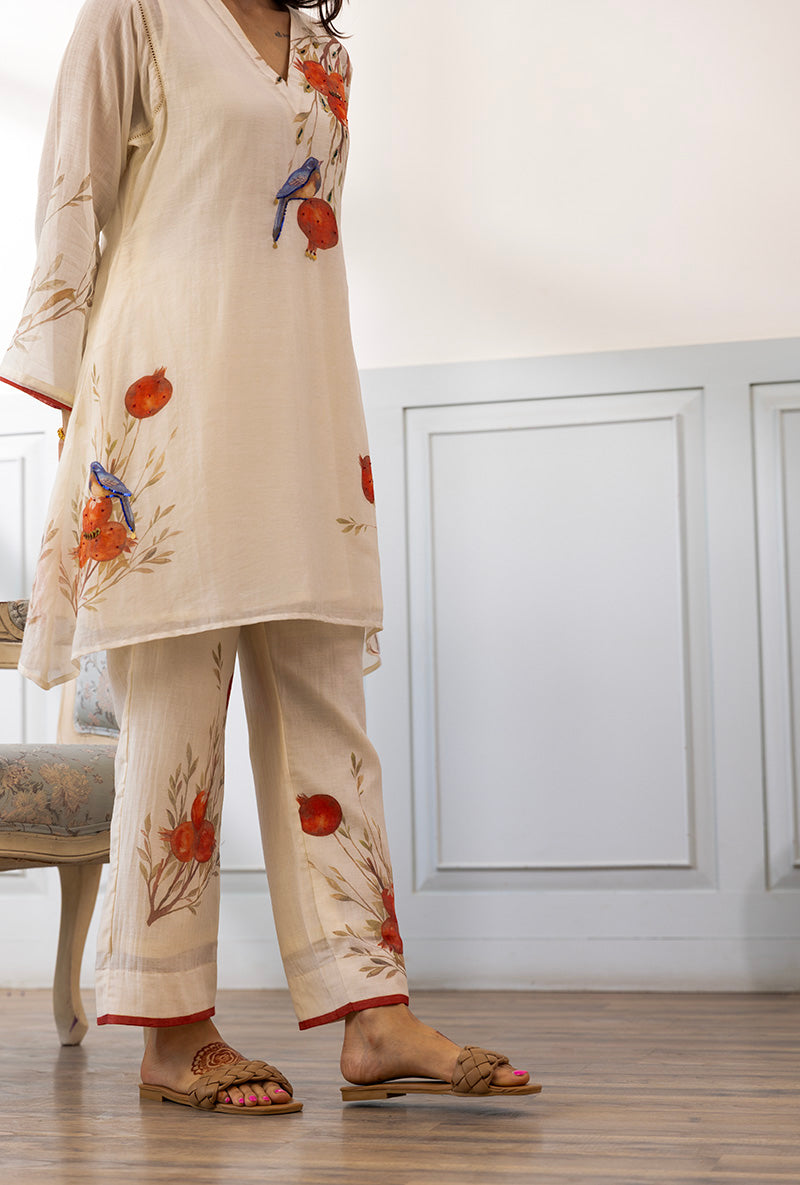 Ivory Anaar Embellished Dahlia Kurat Set