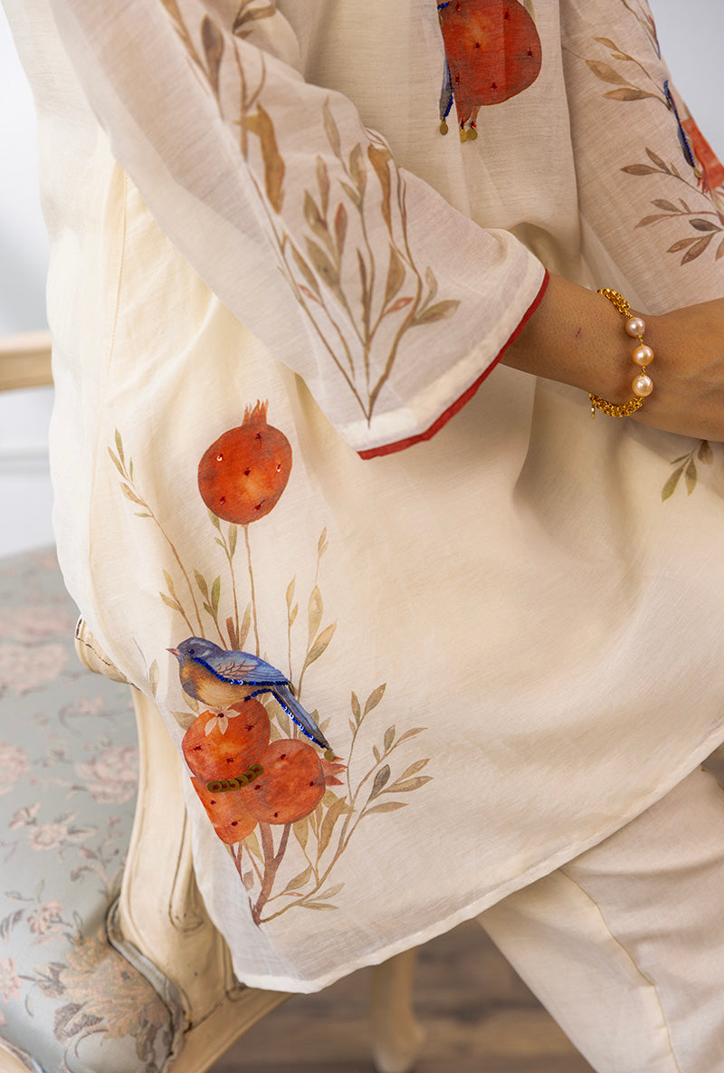 Ivory Anaar Embellished Dahlia Kurat Set