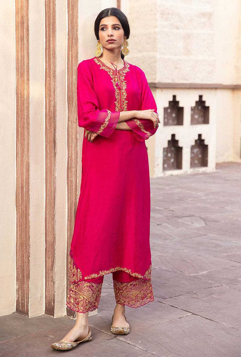 Kajal Aggarwal In Rani Pink Leaf Jaal Farshi Ulfat Kurta Set