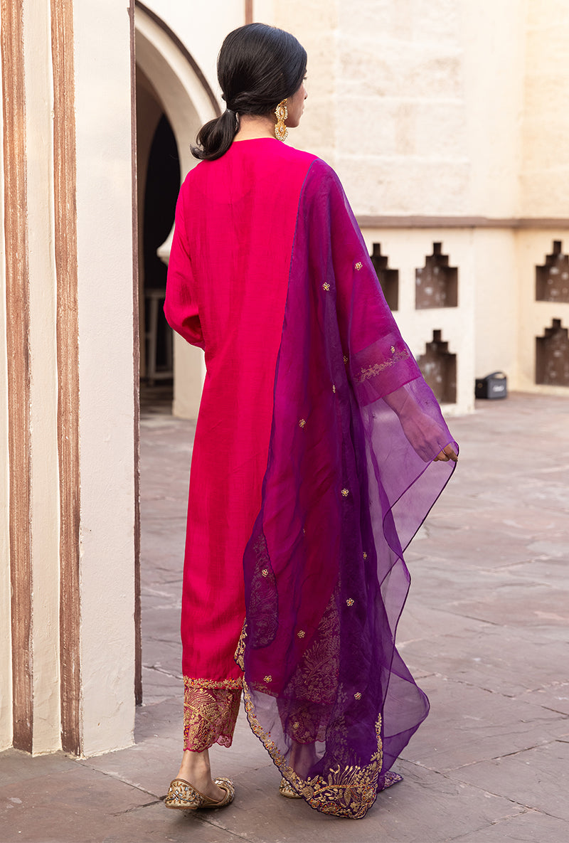 Kajal Aggarwal In Rani Pink Leaf Jaal Farshi Ulfat Kurta Set