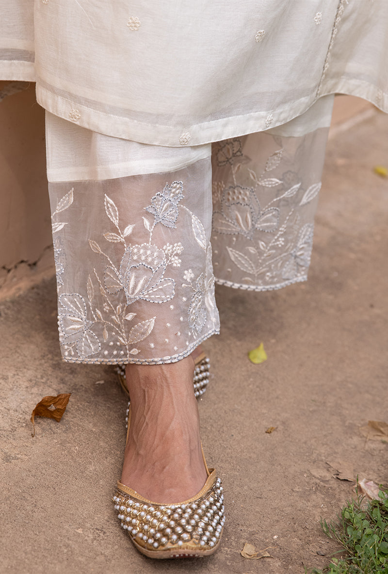 Meghna Nayyar in Ivory Applique Yoke Nazam Kurta Set