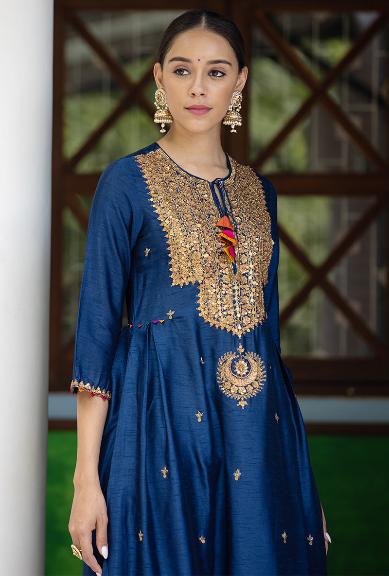 Blue Heavy Tikki Neck Aayat Kurta Set