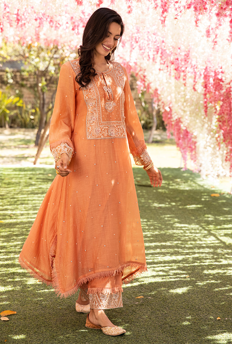 Surbhi Jyoti In Peach Thread Jaal Square Neck Aafreen Kurta Set