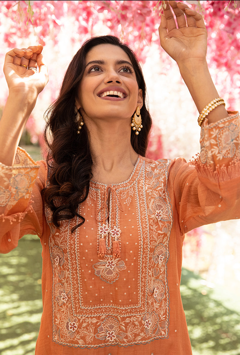 Surbhi Jyoti In Peach Thread Jaal Square Neck Aafreen Kurta Set