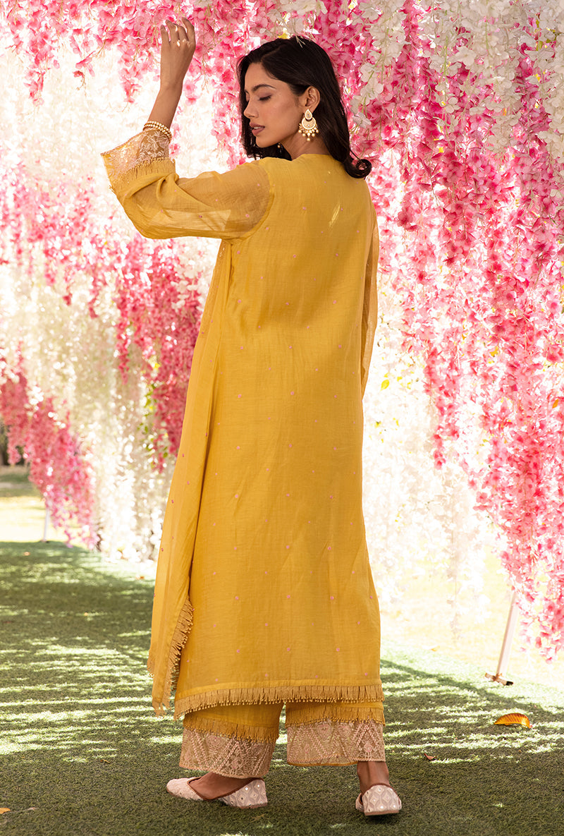 Dia Mirza In Yellow Thread Jaal Square Neck Aafreen Kurta Set