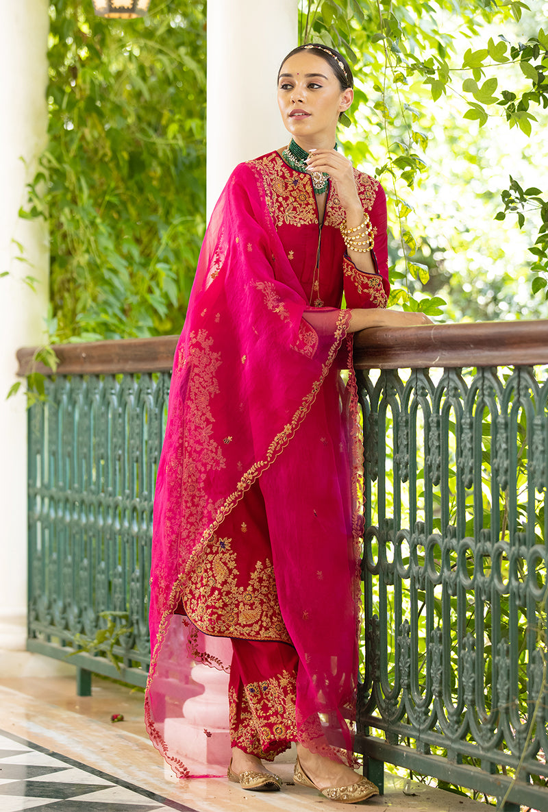 Pink Kairi Buta Jaal Long Zeenat Kurta Set