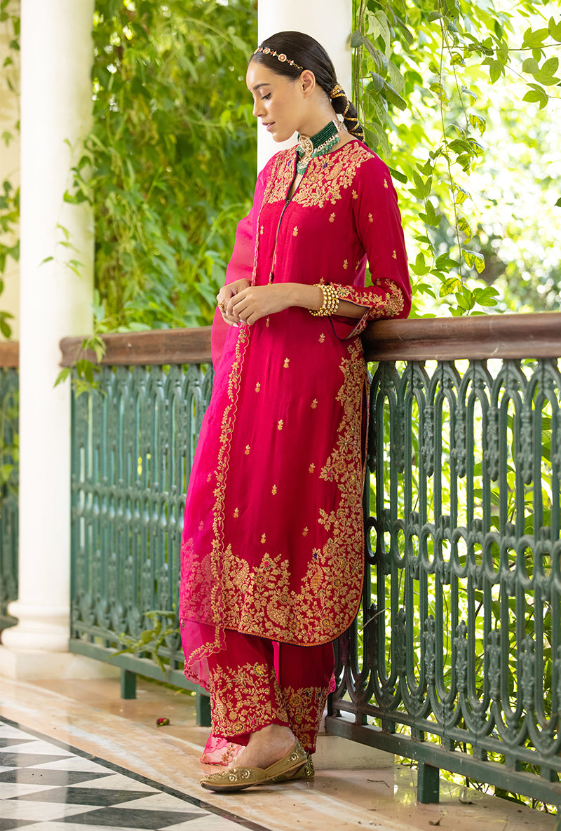 Pink Kairi Buta Jaal Long Zeenat Kurta Set