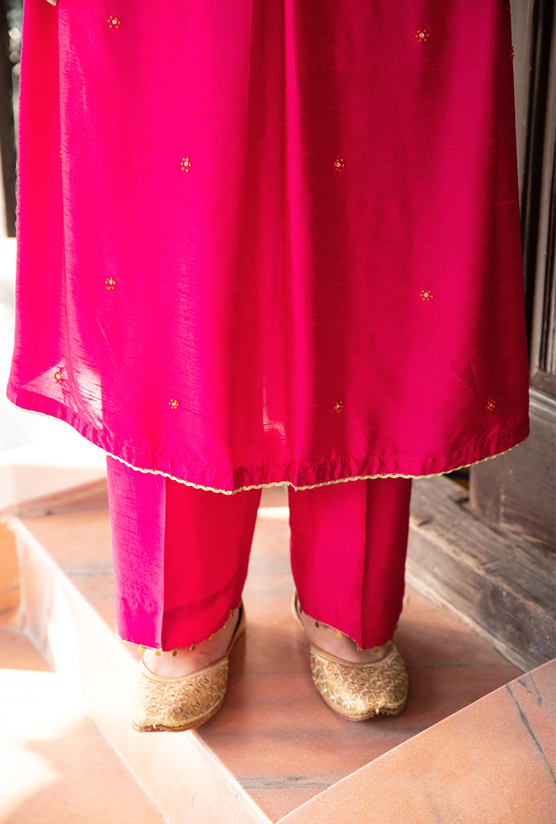 Pink Heavy Pitta Neck & Marodi Sleeves Sunehri Kurta Set