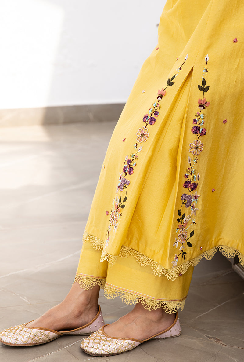 Yellow French Knot Pocket Style Suhaani Kurta Set