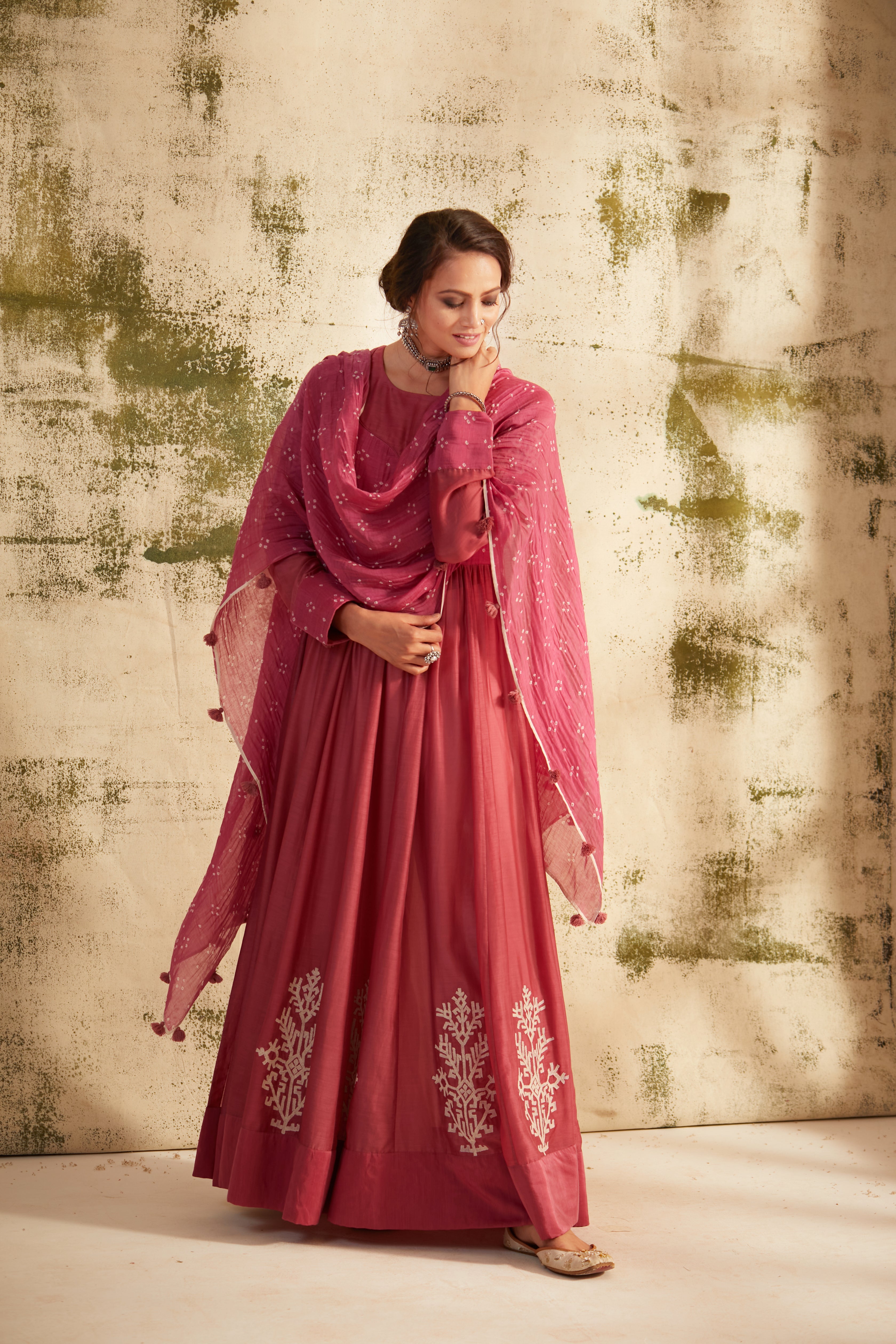 Onion Pink Side Slit Kali Inaya Kurta Set