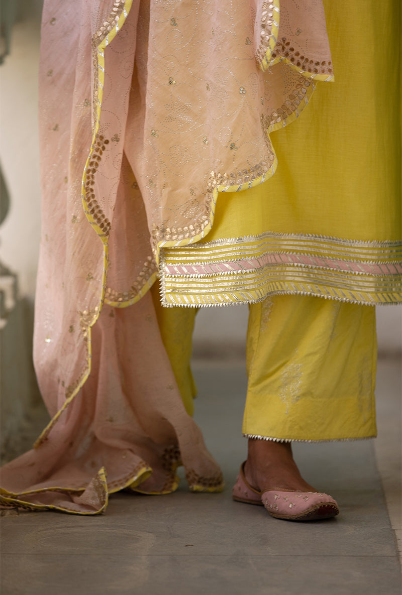Yellow And Pink Scallop Neckline Mastaani Kurta Set
