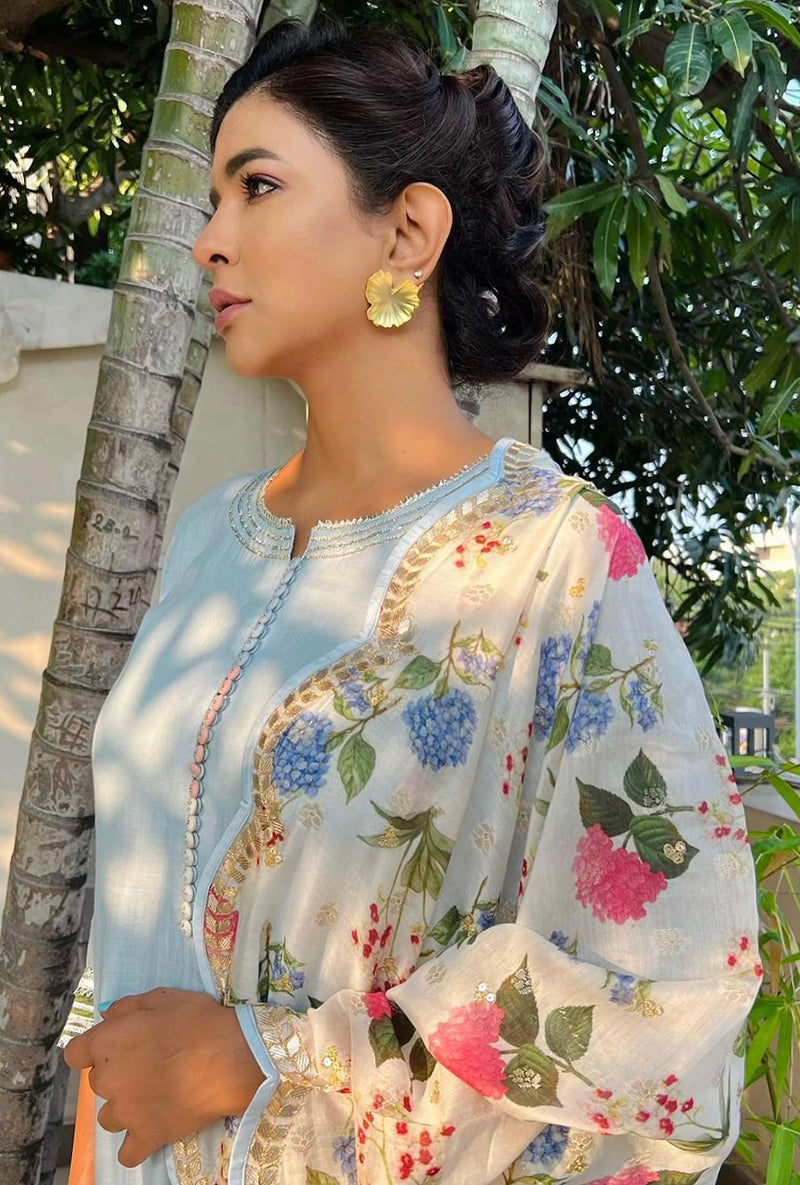 Lakshmi Manchu In English Blue Scallop Story Set