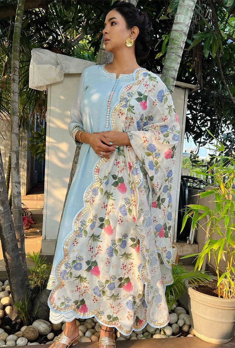 Lakshmi Manchu In English Blue Scallop Story Set