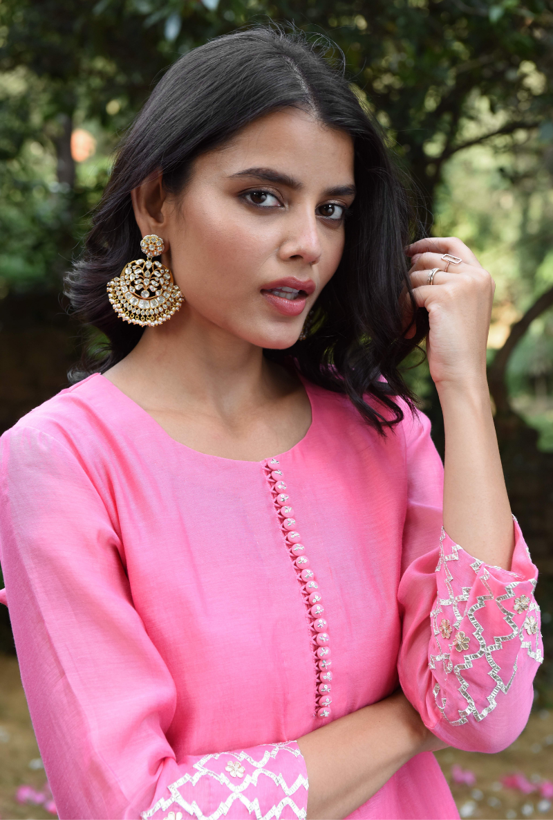 Earrings for 2025 pink kurti