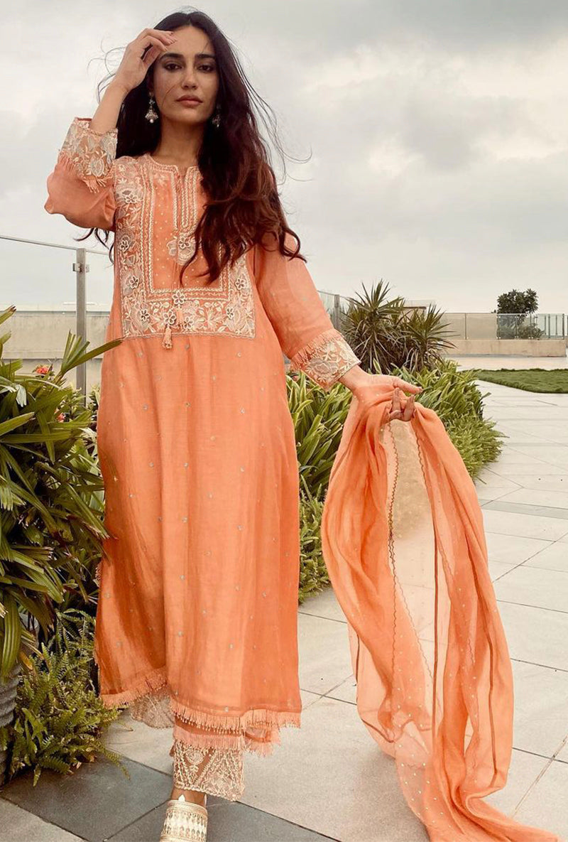 Surbhi Jyoti In Peach Thread Jaal Square Neck Aafreen Kurta Set